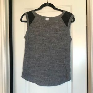 Swell mesh sleeves pocket tank